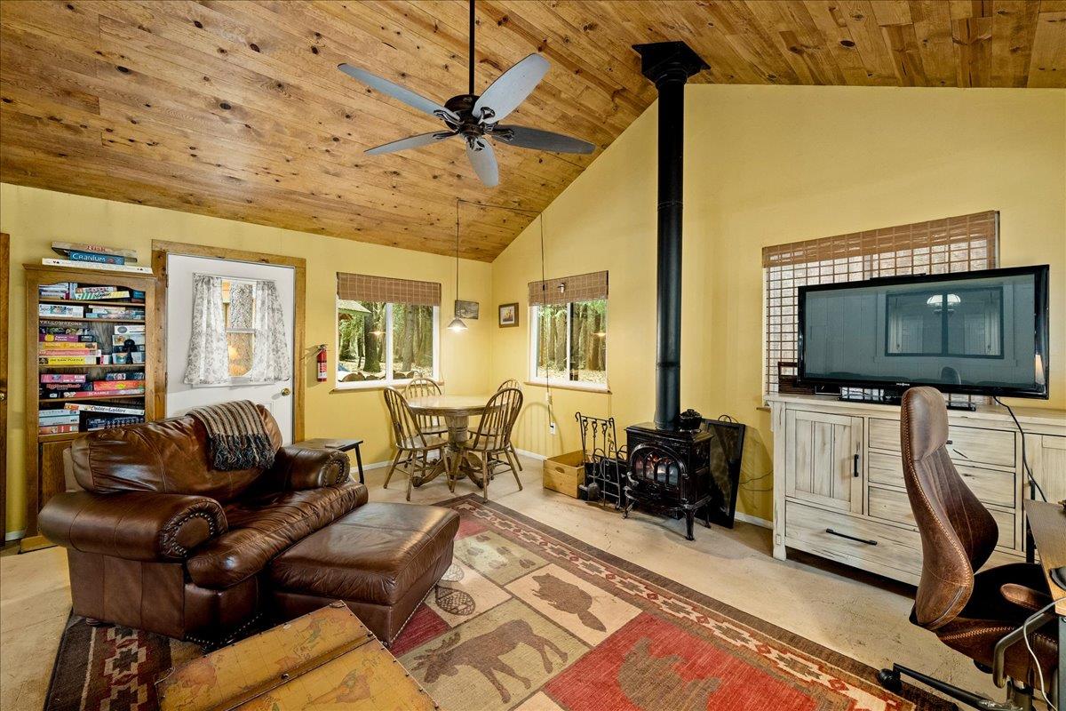 3000 Succor Lane Colfax, CA 95713 - Photo 21 of 56 a living room with furniture and a flat screen tv