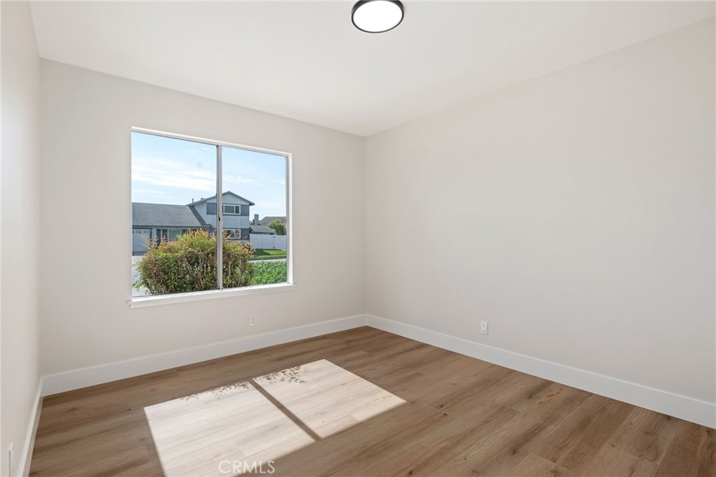 1077 Offshore Street Oxnard, CA 93035 - Photo 23 of 33 an empty room with a window