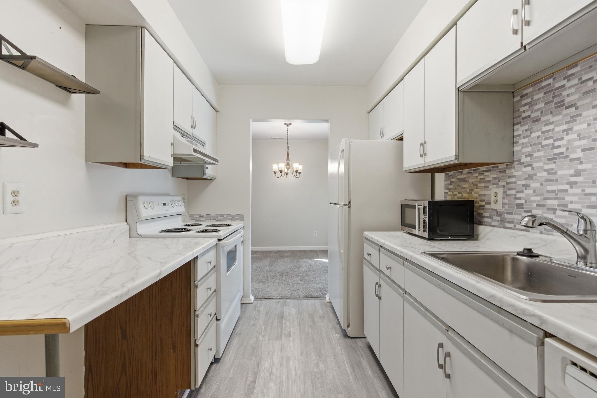 305 Cypress Point Circle Mount Laurel, NJ 08054 - Photo 2 of 28