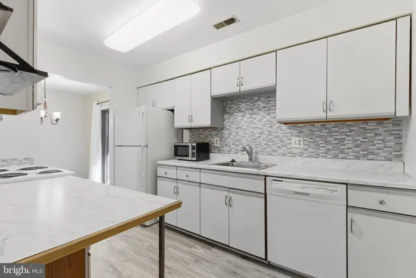 $297,000 | 305 Cypress Point Circle, Mount Laurel, NJ 08054