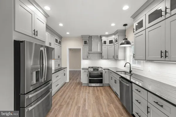 $695,000 | 220 Lakeland Circle, Middletown, VA 22645