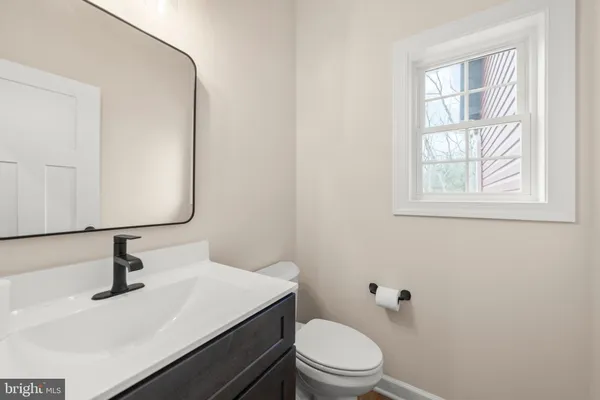 $695,000 | 220 Lakeland Circle, Middletown, VA 22645