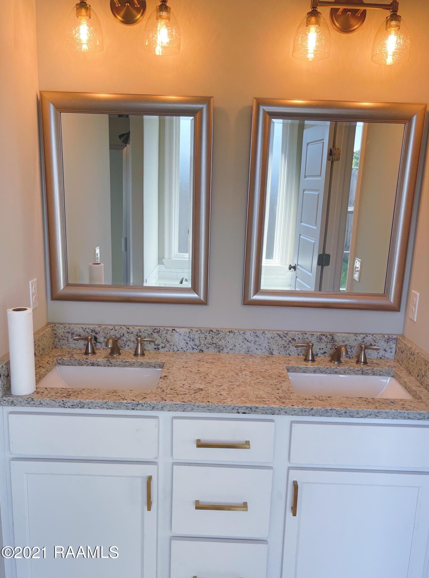 Master Vanity