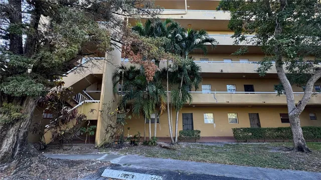 $2,400 | 4111 Stirling Road, Unit 102, Fort Lauderdale, FL 33314