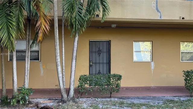 $2,400 | 4111 Stirling Road, Unit 102, Fort Lauderdale, FL 33314