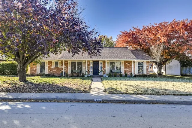 $325,000 | 309 Stiles Drive, Midlothian, TX 76065
