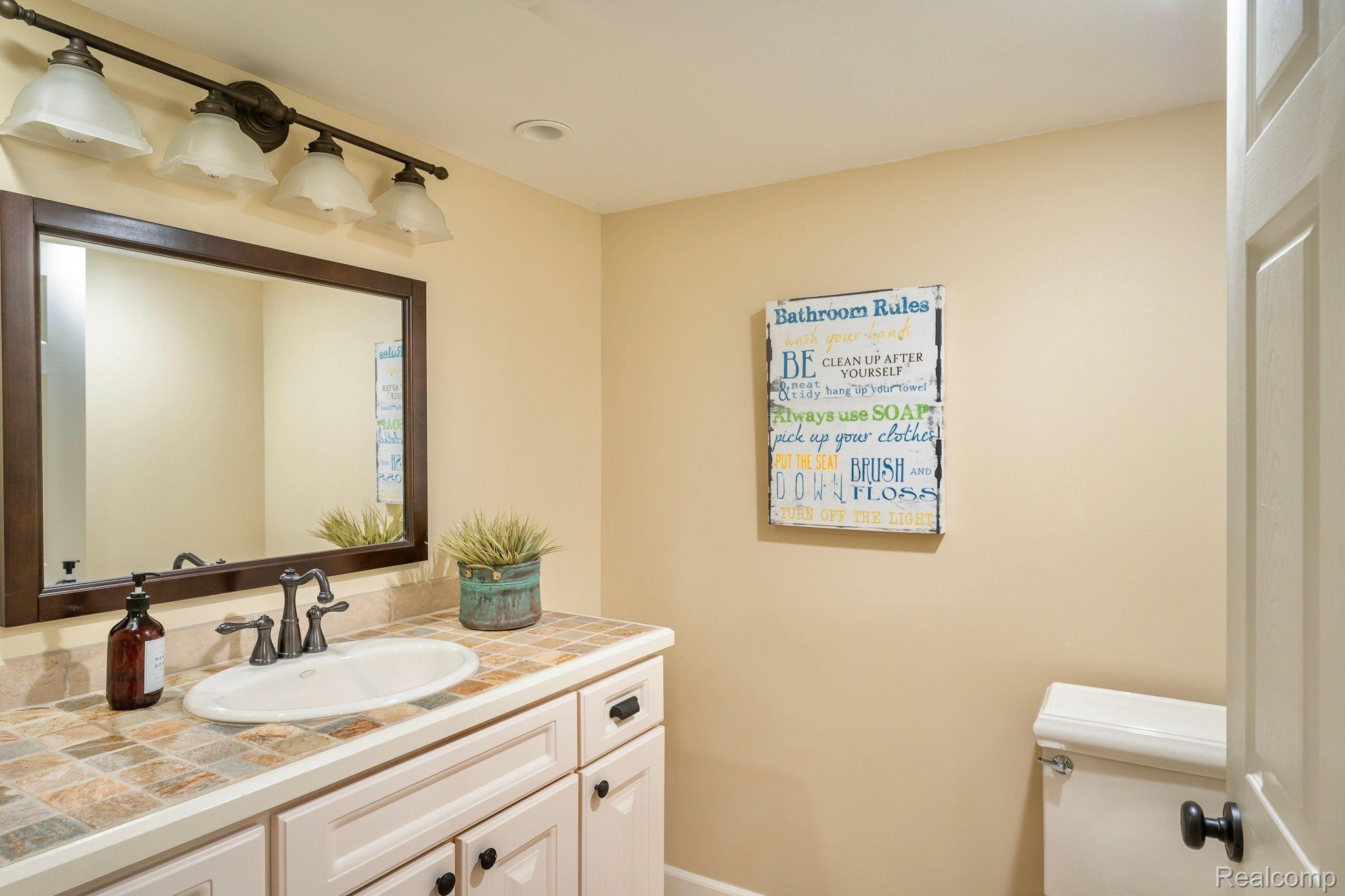 825 North Valley Chase Road Bloomfield Hills, MI 48304 - Photo 31 of 38 Lower Level Half Bath