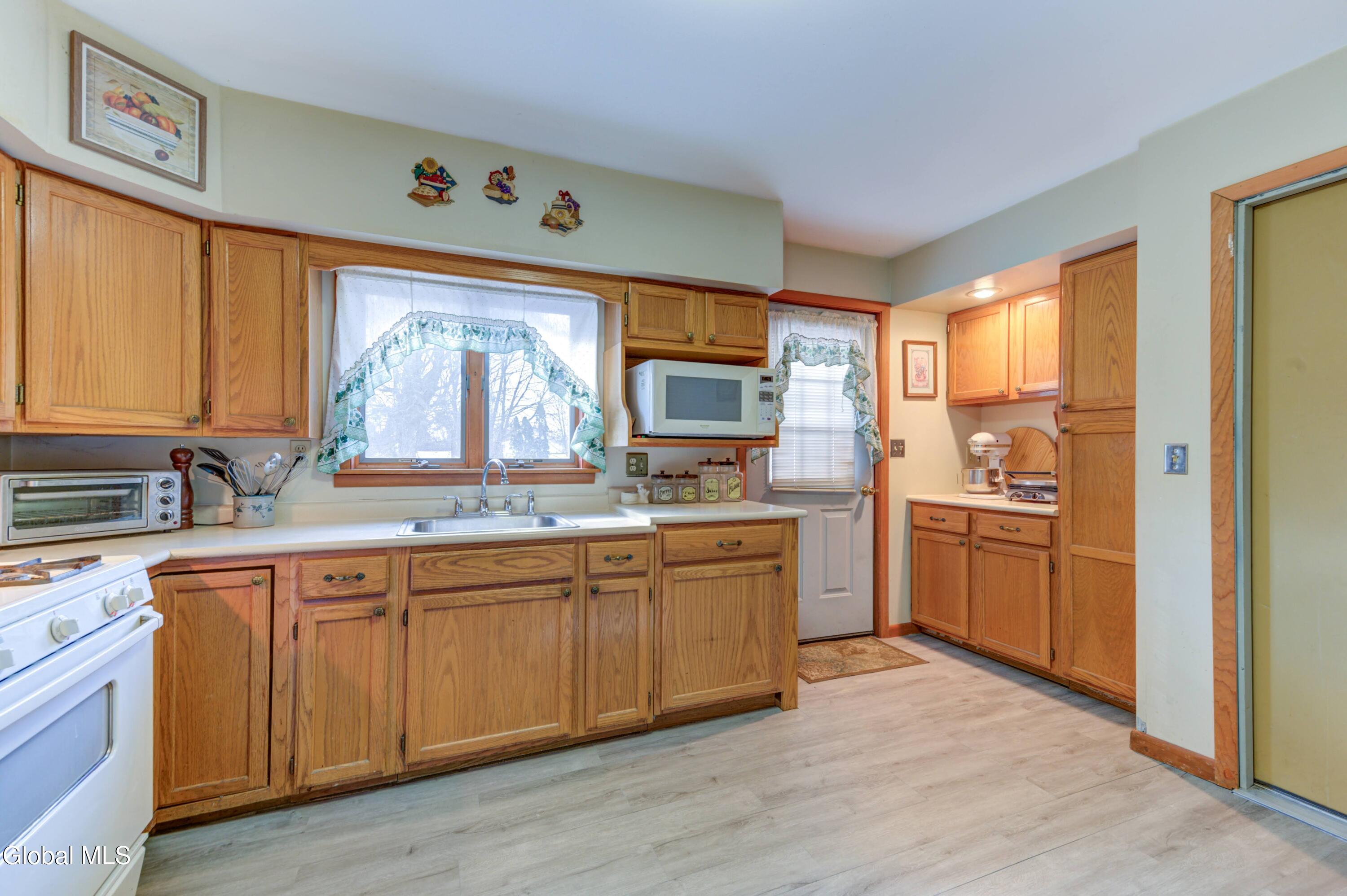 6 Tulip Street, Unit 4 AND 6 Rotterdam, NY 12306 - Photo 15 of 21 3- 4-6 Tullip