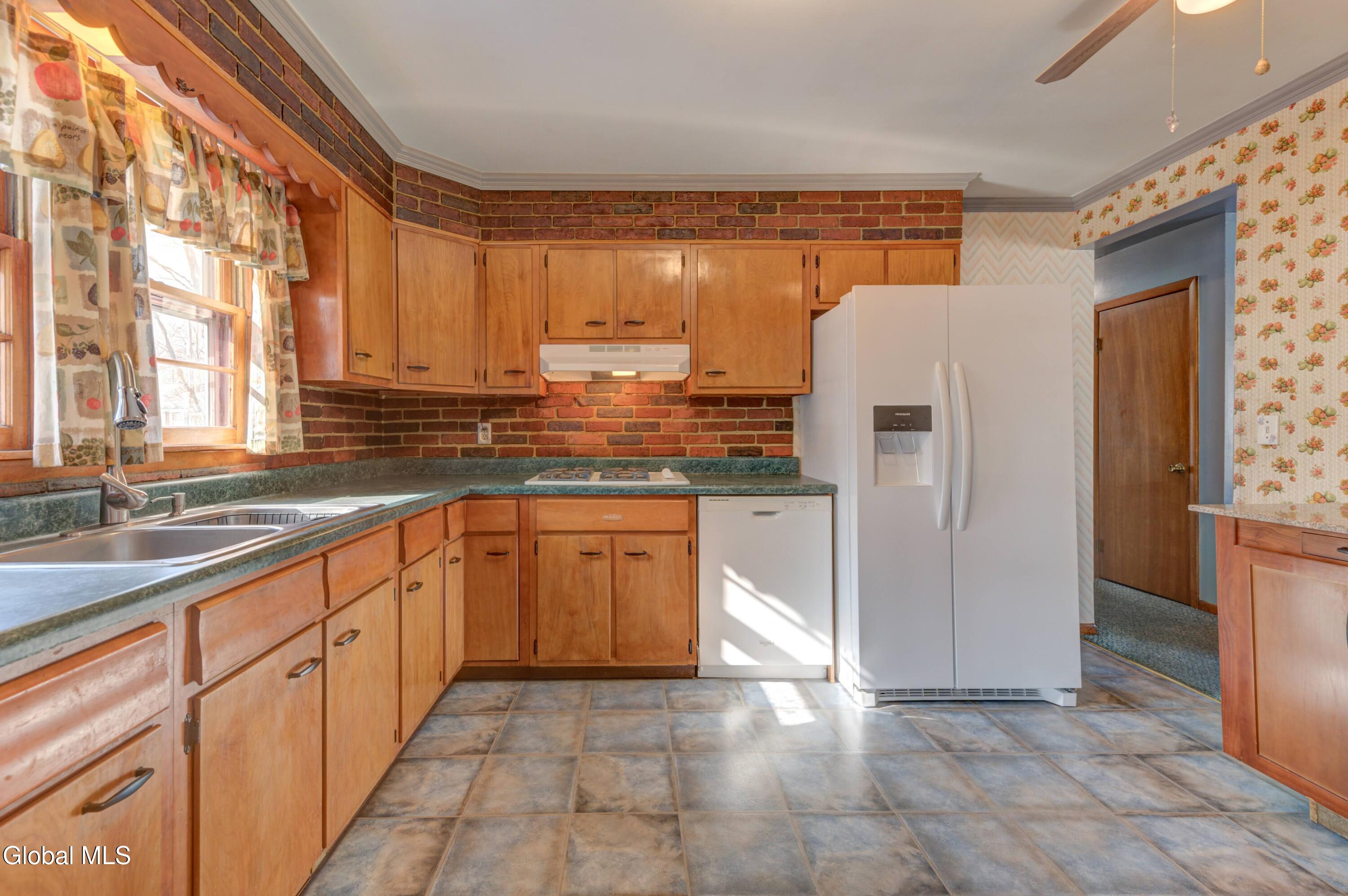 6 Tulip Street, Unit 4 AND 6 Rotterdam, NY 12306 - Photo 4 of 21 13- 4-6 Tullip