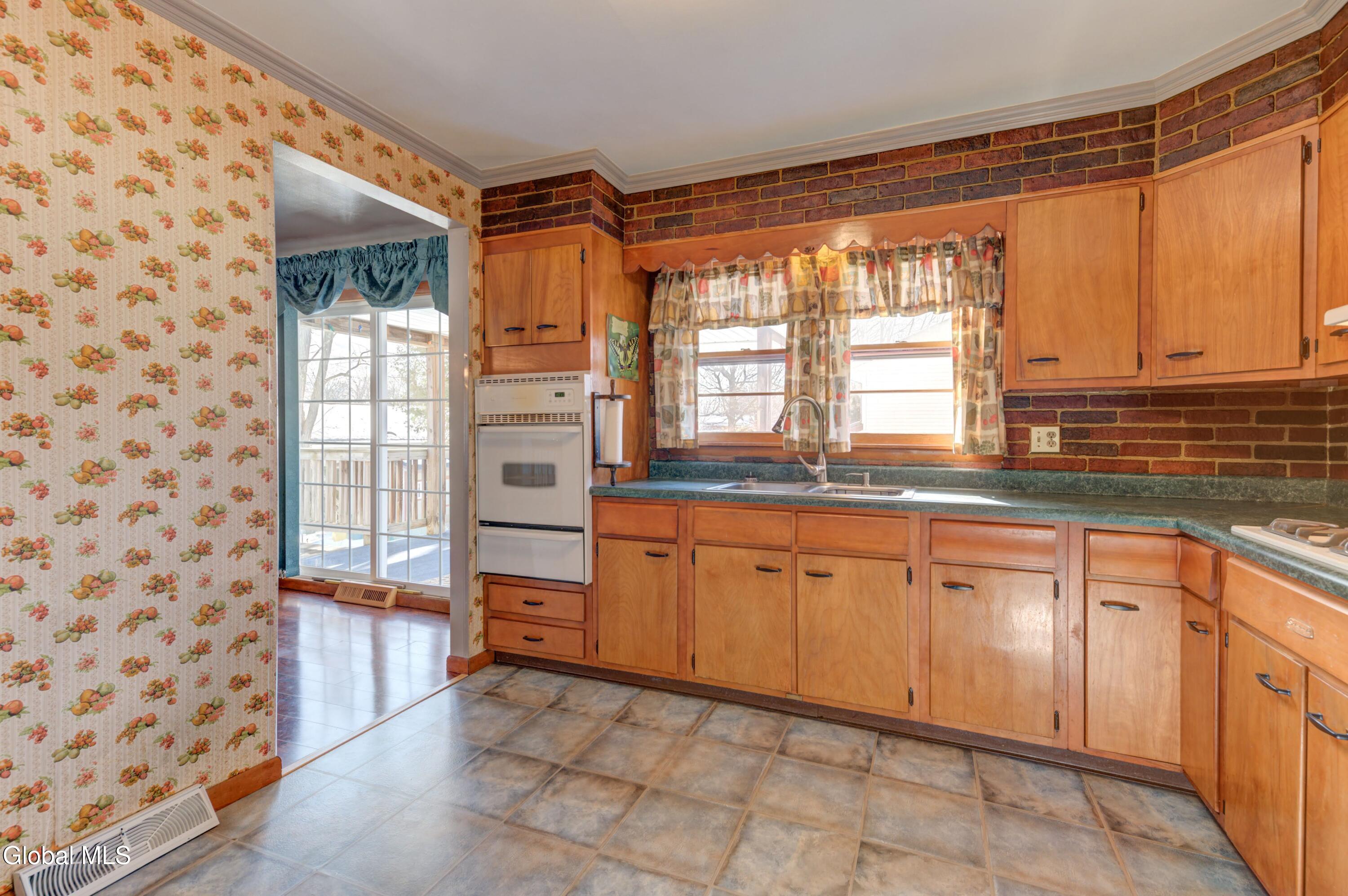 6 Tulip Street, Unit 4 AND 6 Rotterdam, NY 12306 - Photo 5 of 21 12- 4-6 Tullip