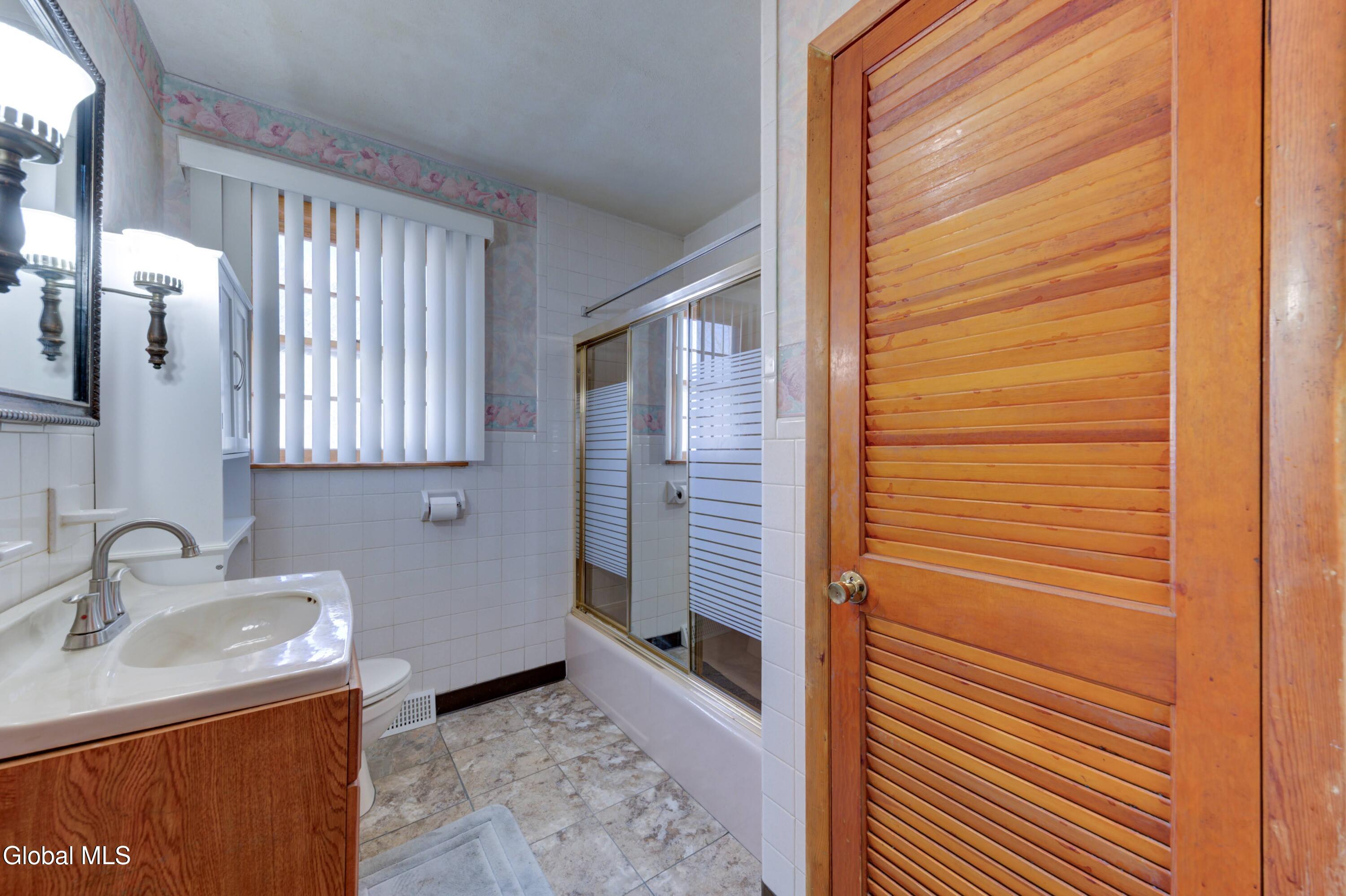 6 Tulip Street, Unit 4 AND 6 Rotterdam, NY 12306 - Photo 6 of 21 27- 4-6 Tullip