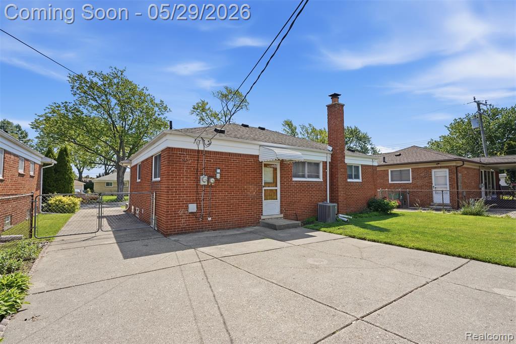 24237 Roxana Avenue Eastpointe, MI 48021 - Photo 28 of 31