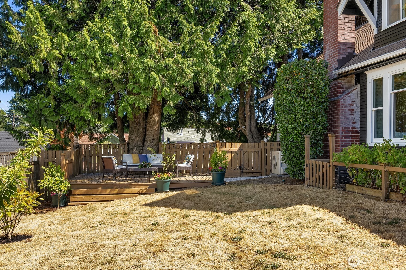 907 Northeast 72nd Street Seattle, WA 98115 - Photo 30 of 39