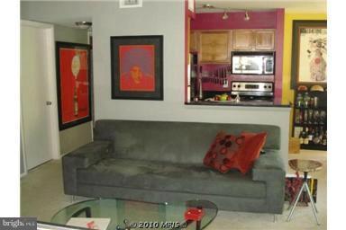 1734 Ascot Way, Unit 1734D Reston, VA 20190 - Photo 7 of 22 Living Room