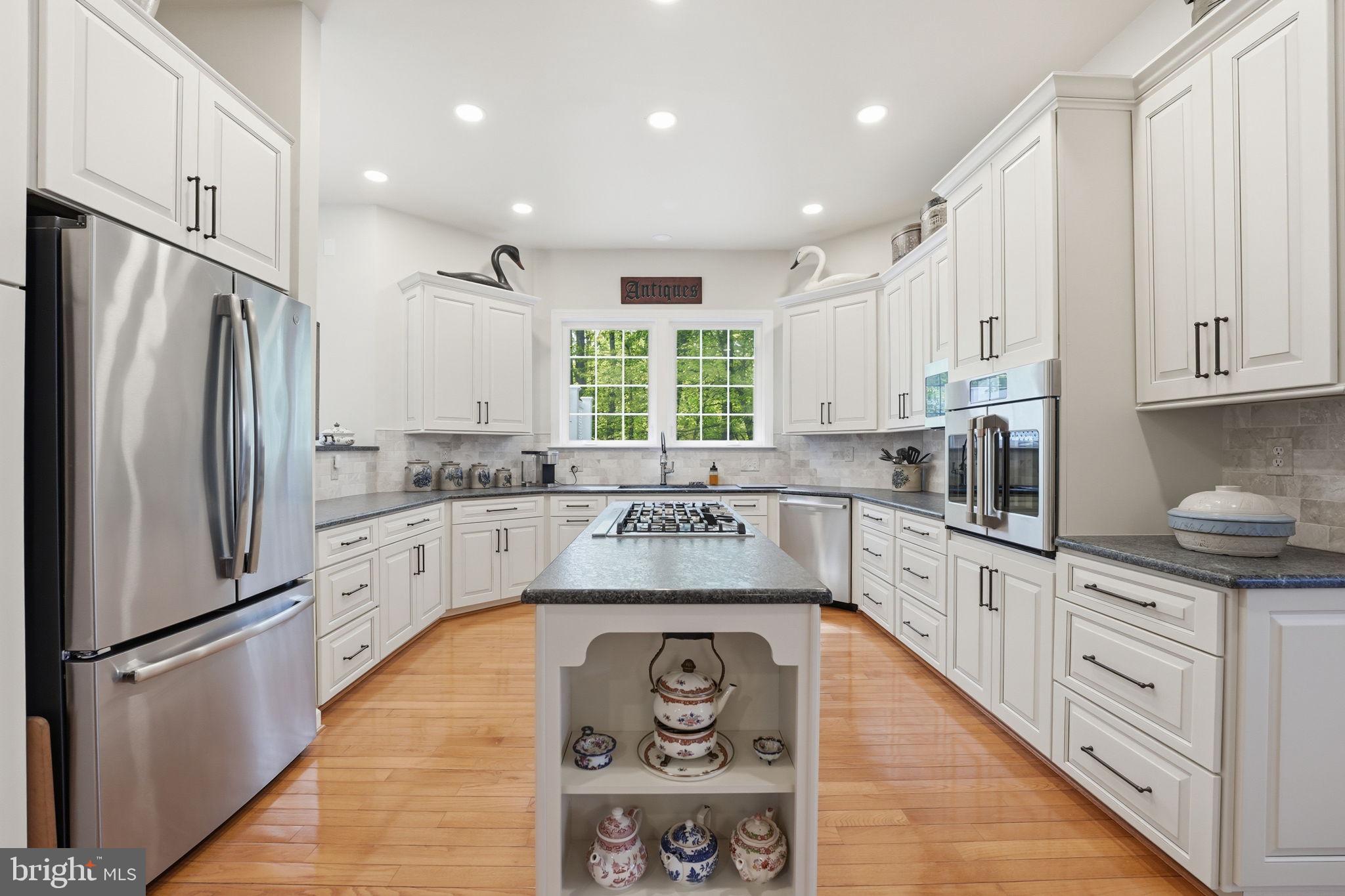 7805 Rose Garden Lane Springfield, VA 22153 - Photo 24 of 86
