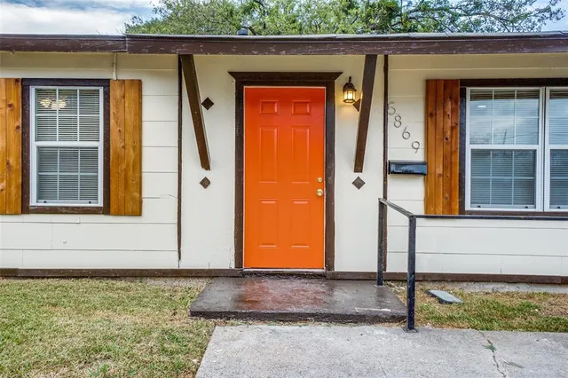 $194,000 | 5869 Bluffman Drive, Dallas, TX 75241