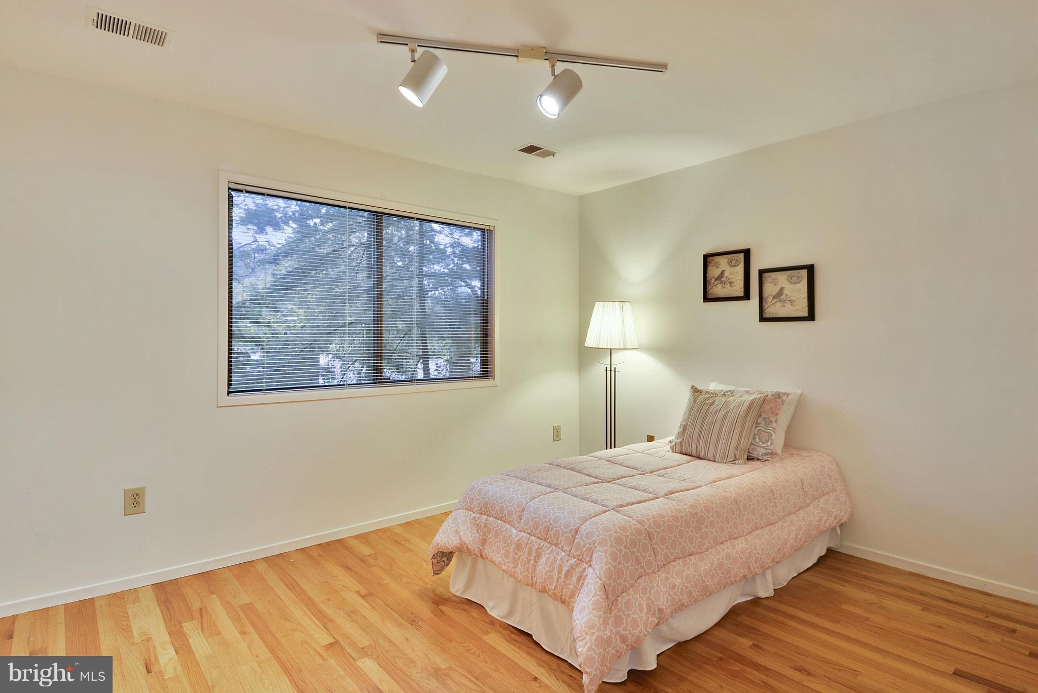 9407 Fernwood Road Bethesda, MD 20817 - Photo 20 of 30 Bedroom #1