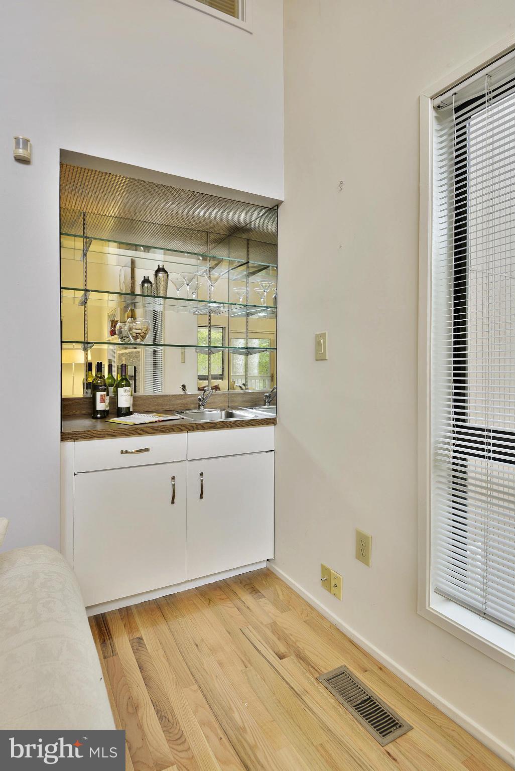 9407 Fernwood Road Bethesda, MD 20817 - Photo 4 of 30 Wet Bar