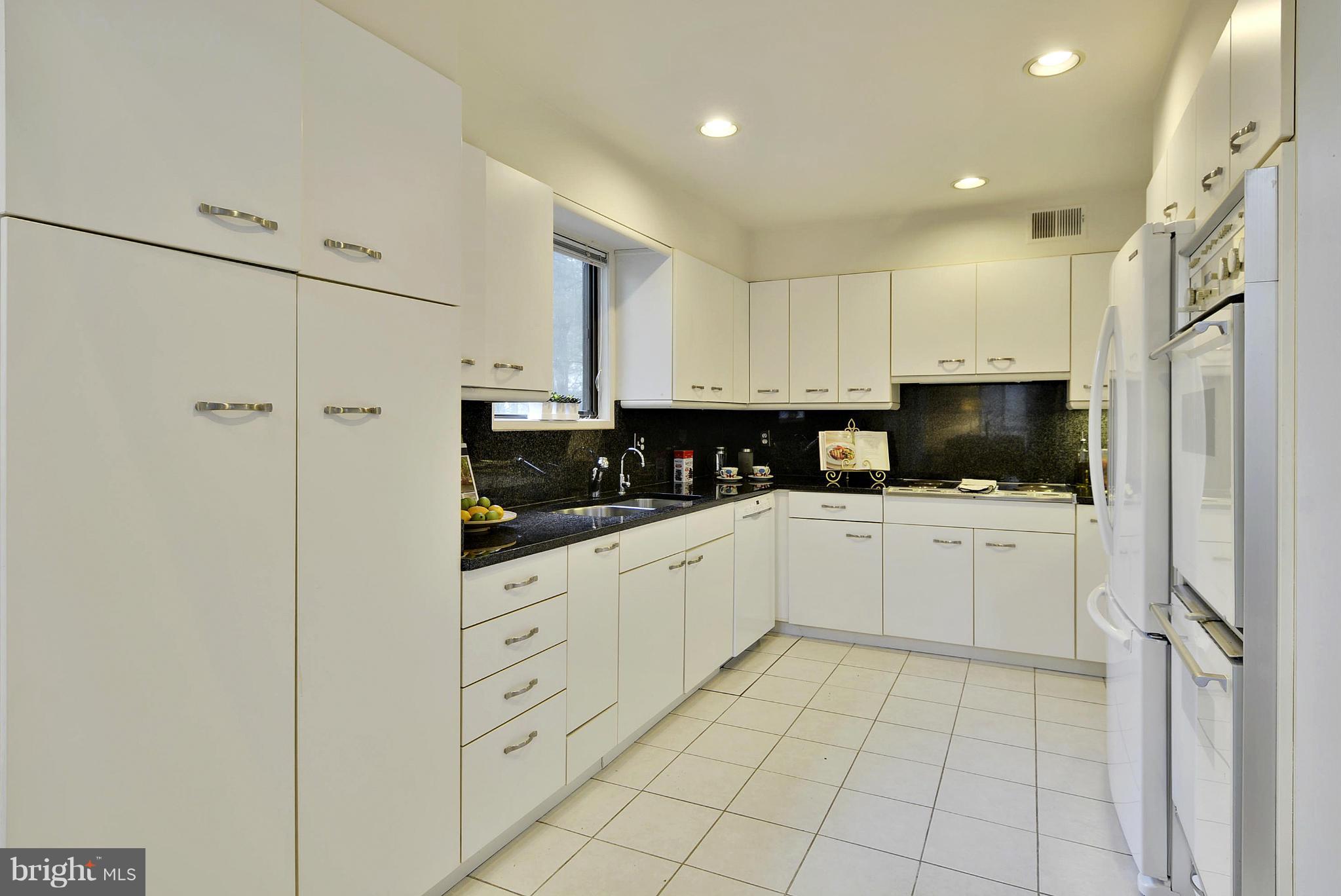 9407 Fernwood Road Bethesda, MD 20817 - Photo 5 of 30 Kitchen