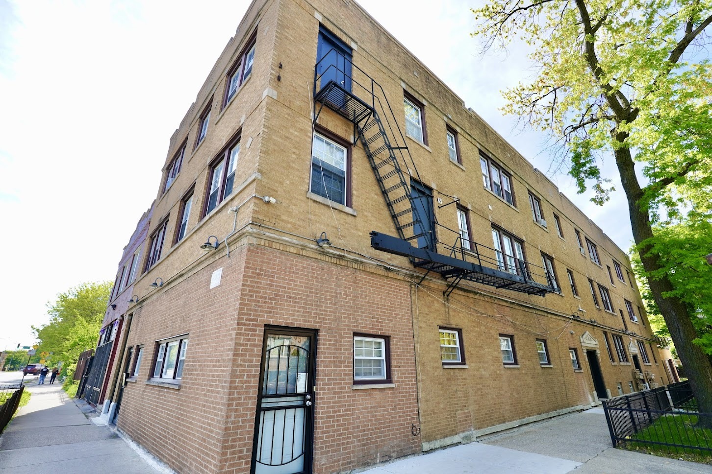 6707 South Artesian Avenue, Unit LL Chicago, IL 60629 - Photo 11 of 15 a front view of a building