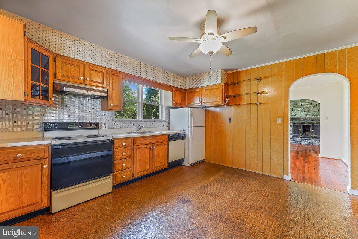 327 South Waterloo Road Devon, PA 19333 - Photo 17 of 36 Kitchen Open to the Dining Room