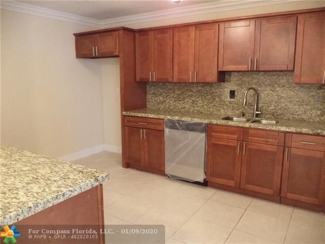 25 Northwest 45th Avenue Plantation, FL 33317 - Photo 3 of 11 Exterior Front