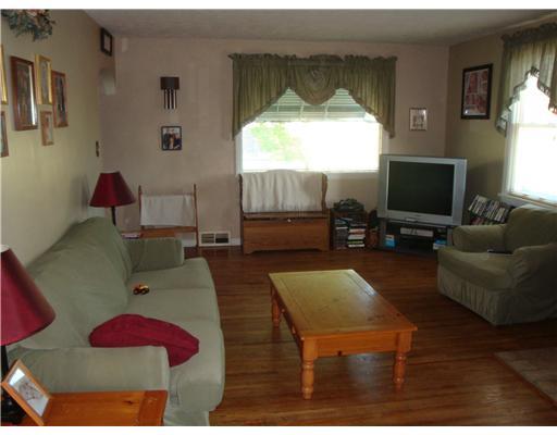 720 Morgantown Road Uniontown, PA 15401 - Photo 10 of 15 Living Room.