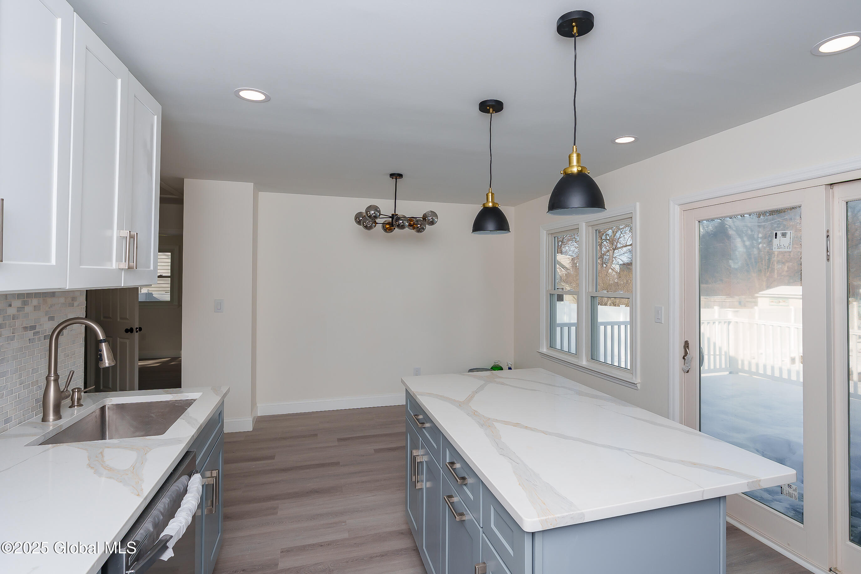 237 Old Niskayuna Road Colonie, NY 12110 - Photo 11 of 52 039-237-Old-Niskayuna-Rd