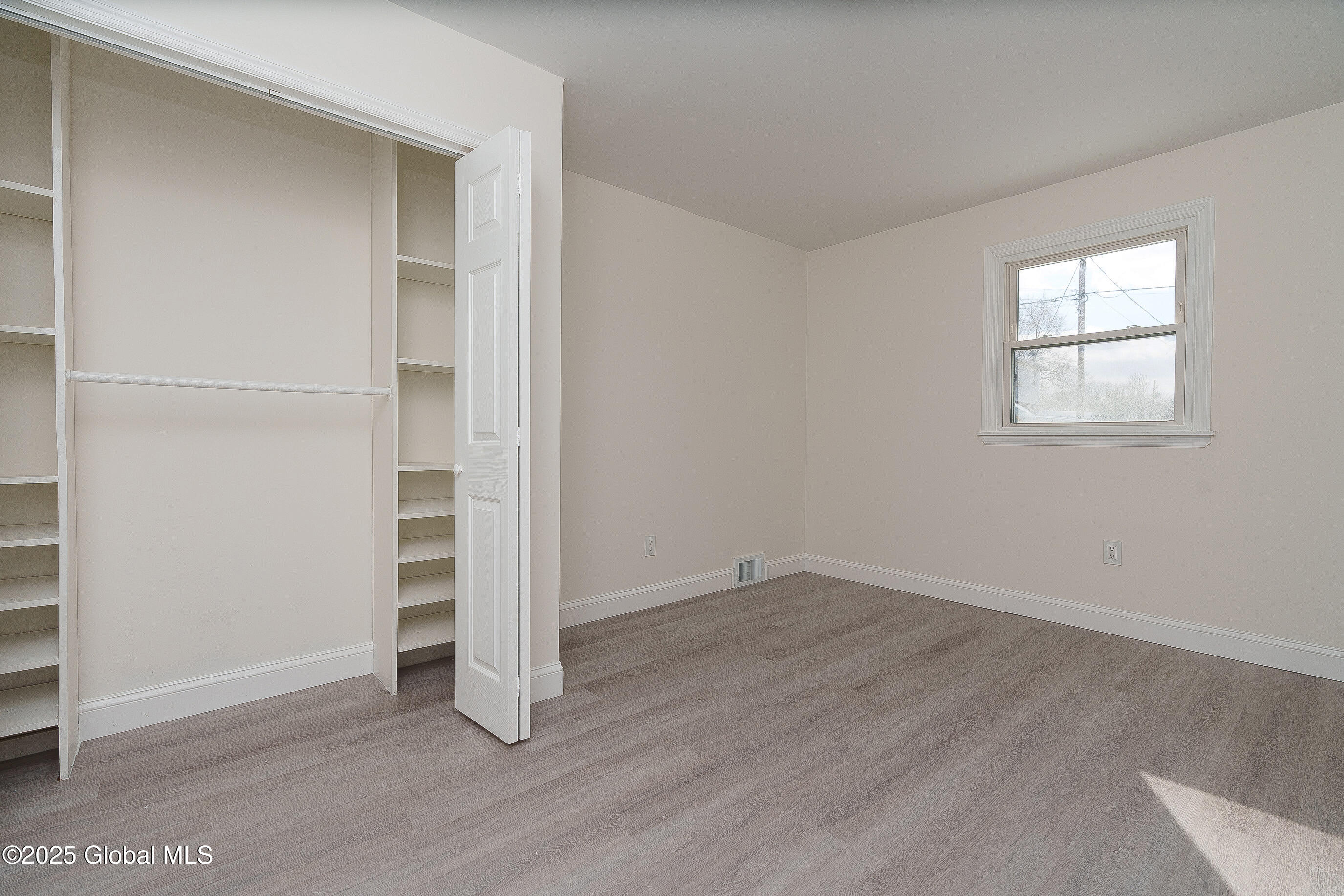 237 Old Niskayuna Road Colonie, NY 12110 - Photo 21 of 52 015-237-Old-Niskayuna-Rd