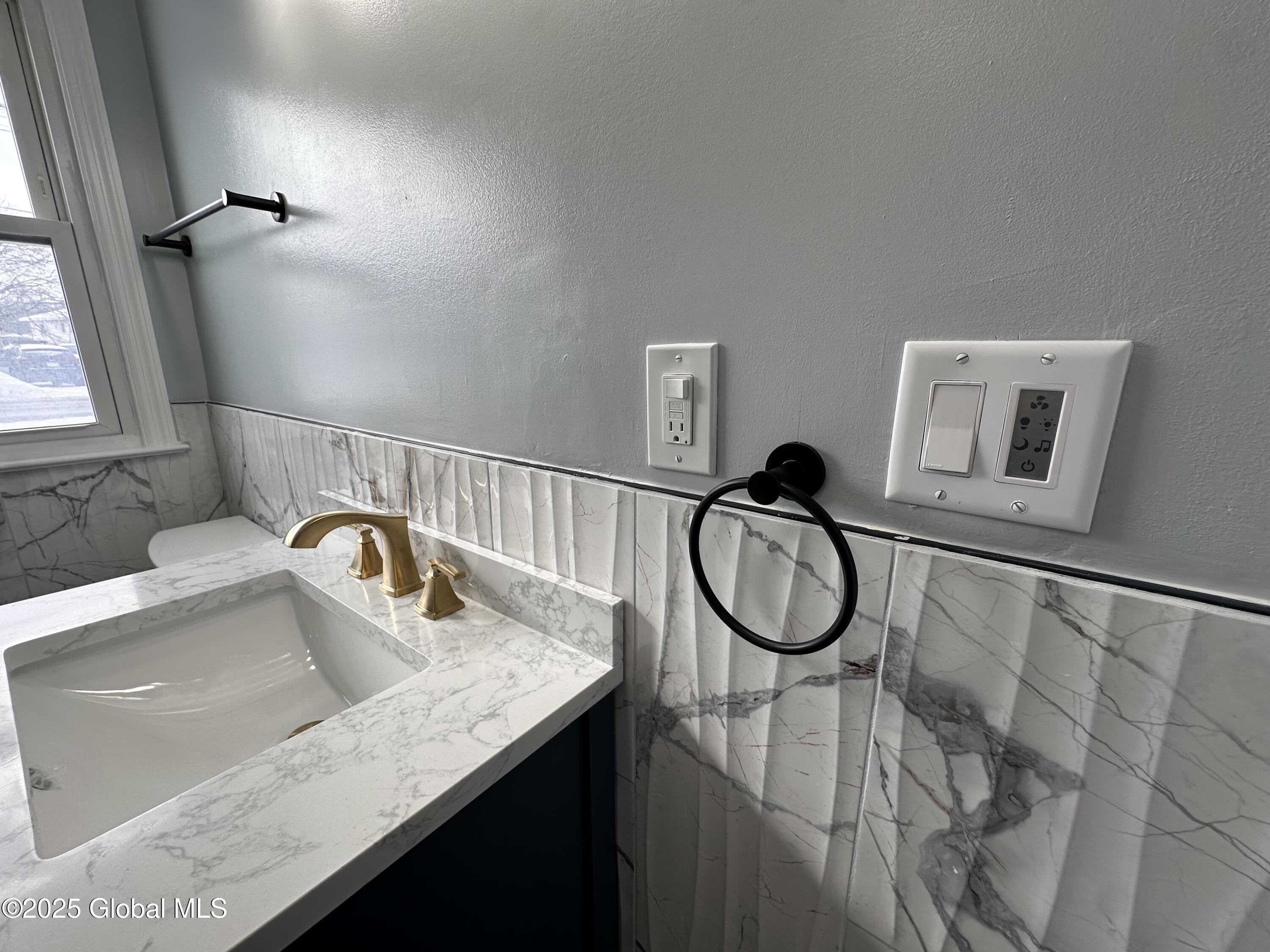 237 Old Niskayuna Road Colonie, NY 12110 - Photo 29 of 52 IMG_0133