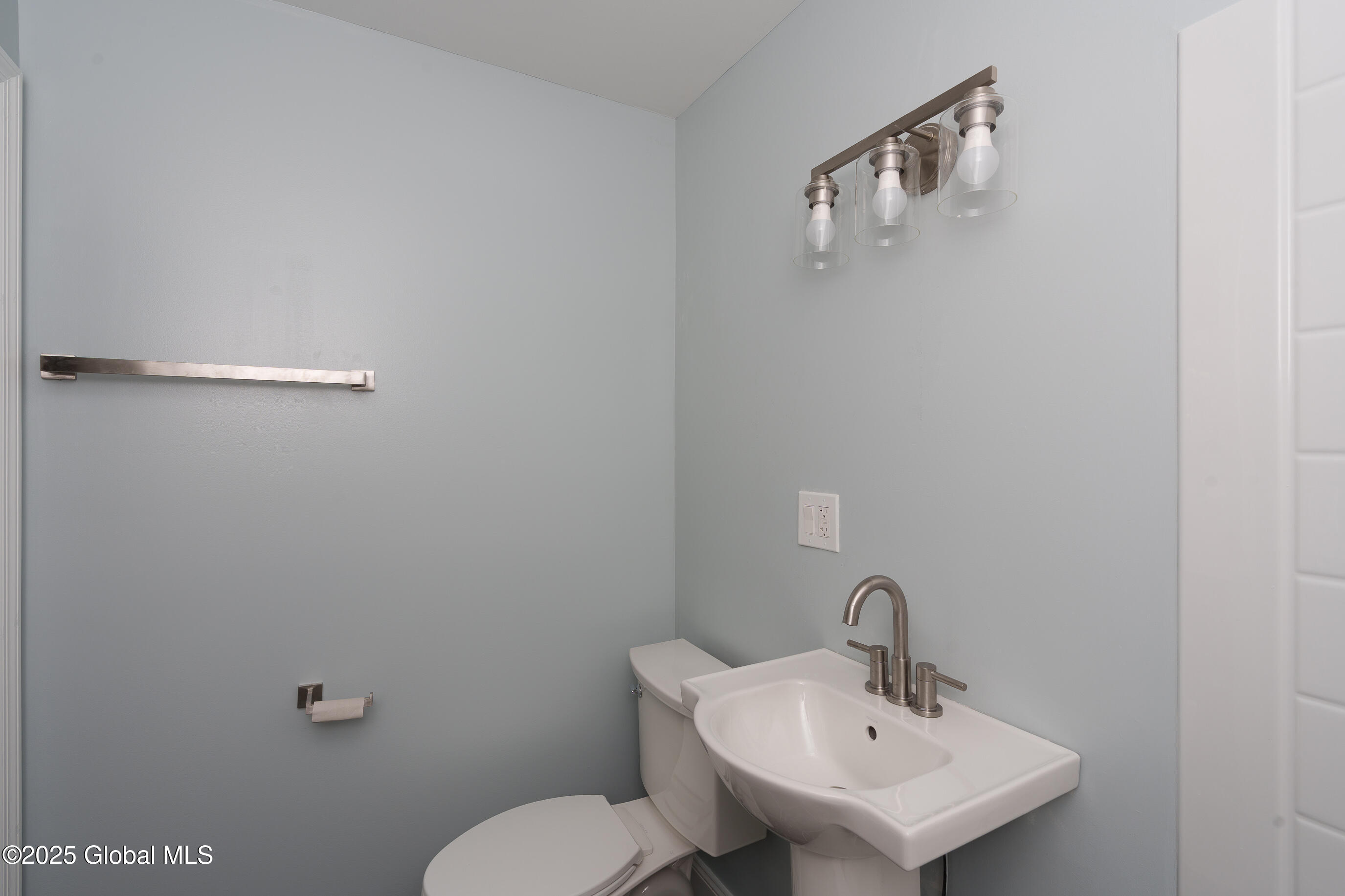 237 Old Niskayuna Road Colonie, NY 12110 - Photo 38 of 52 066-237-Old-Niskayuna-Rd