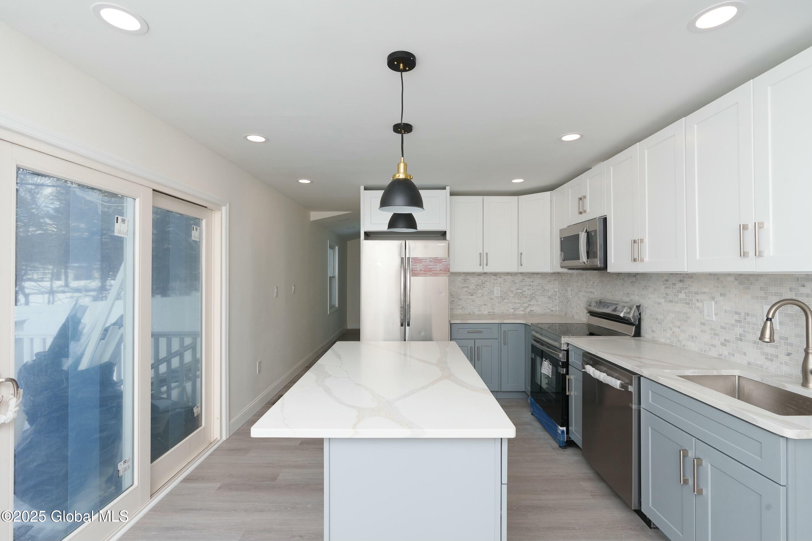 237 Old Niskayuna Road Colonie, NY 12110 - Photo 10 of 52 tempImageKwX2Mb