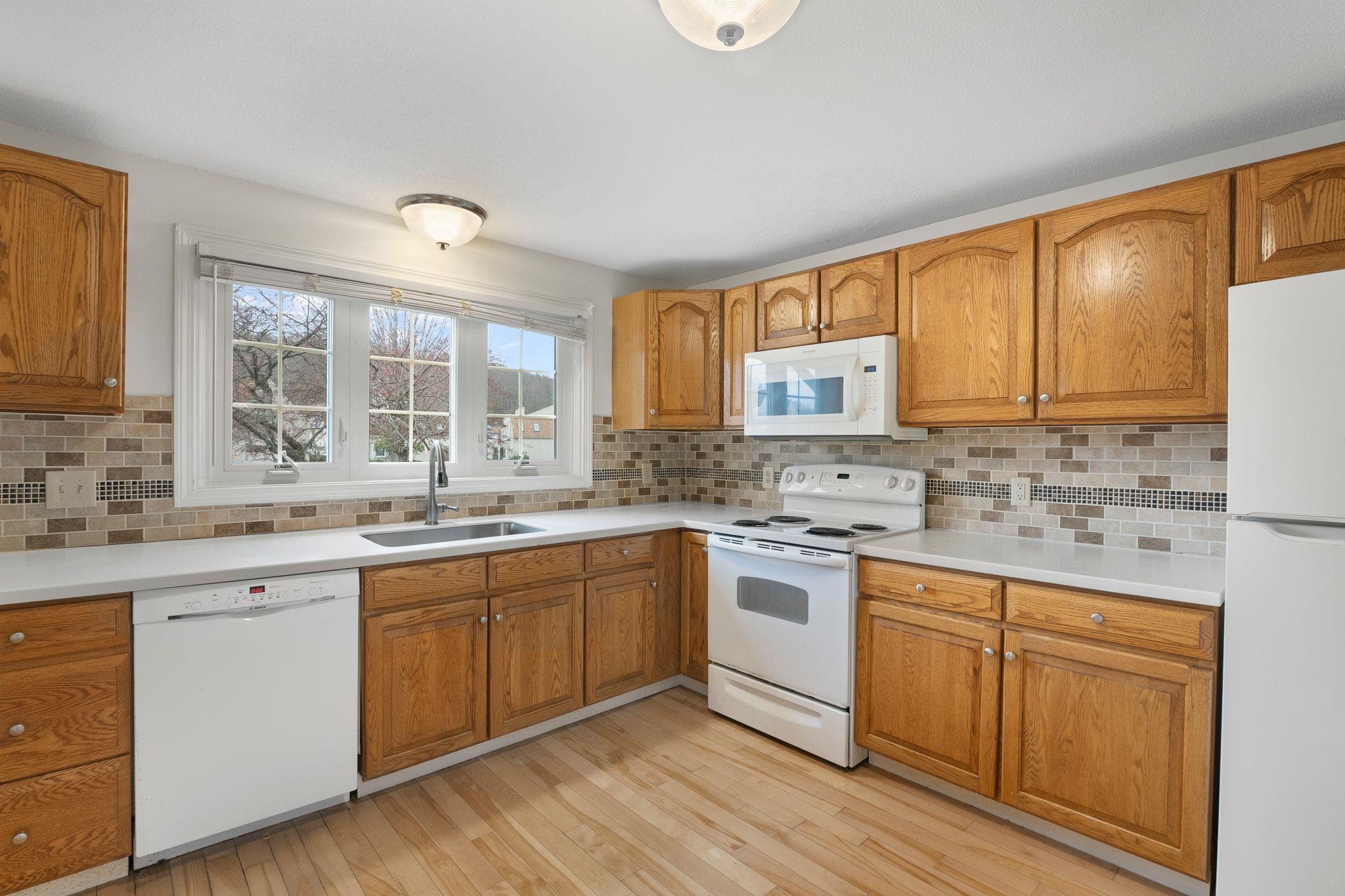 28 B Stonehouse Lane Keene, NH 03431 - Photo 5 of 22