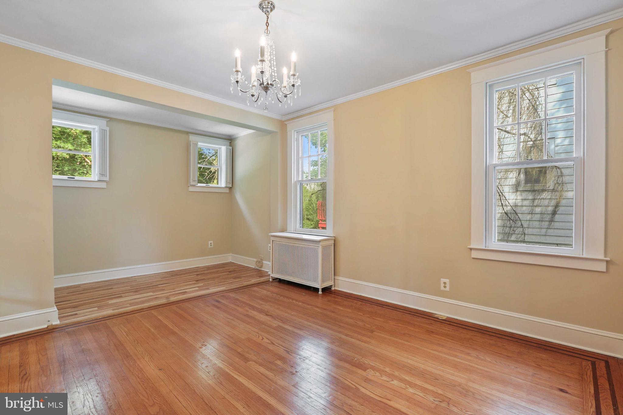 506 Westgate Road Baltimore, MD 21229 - Photo 13 of 60 Bump out in DR - Big enough to host guests!