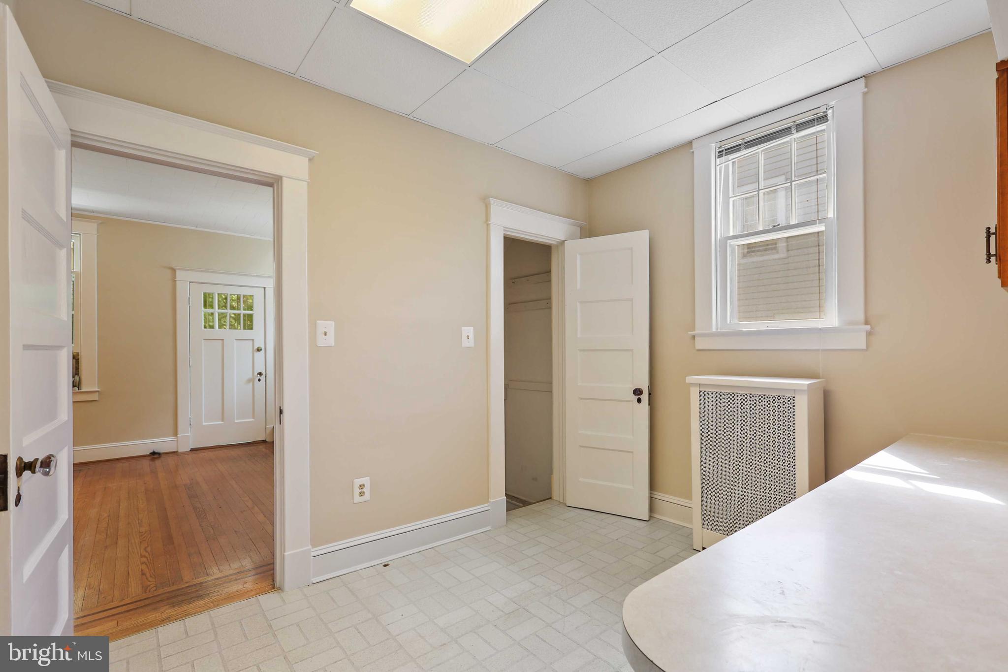 506 Westgate Road Baltimore, MD 21229 - Photo 19 of 60 Plenty of space for a table