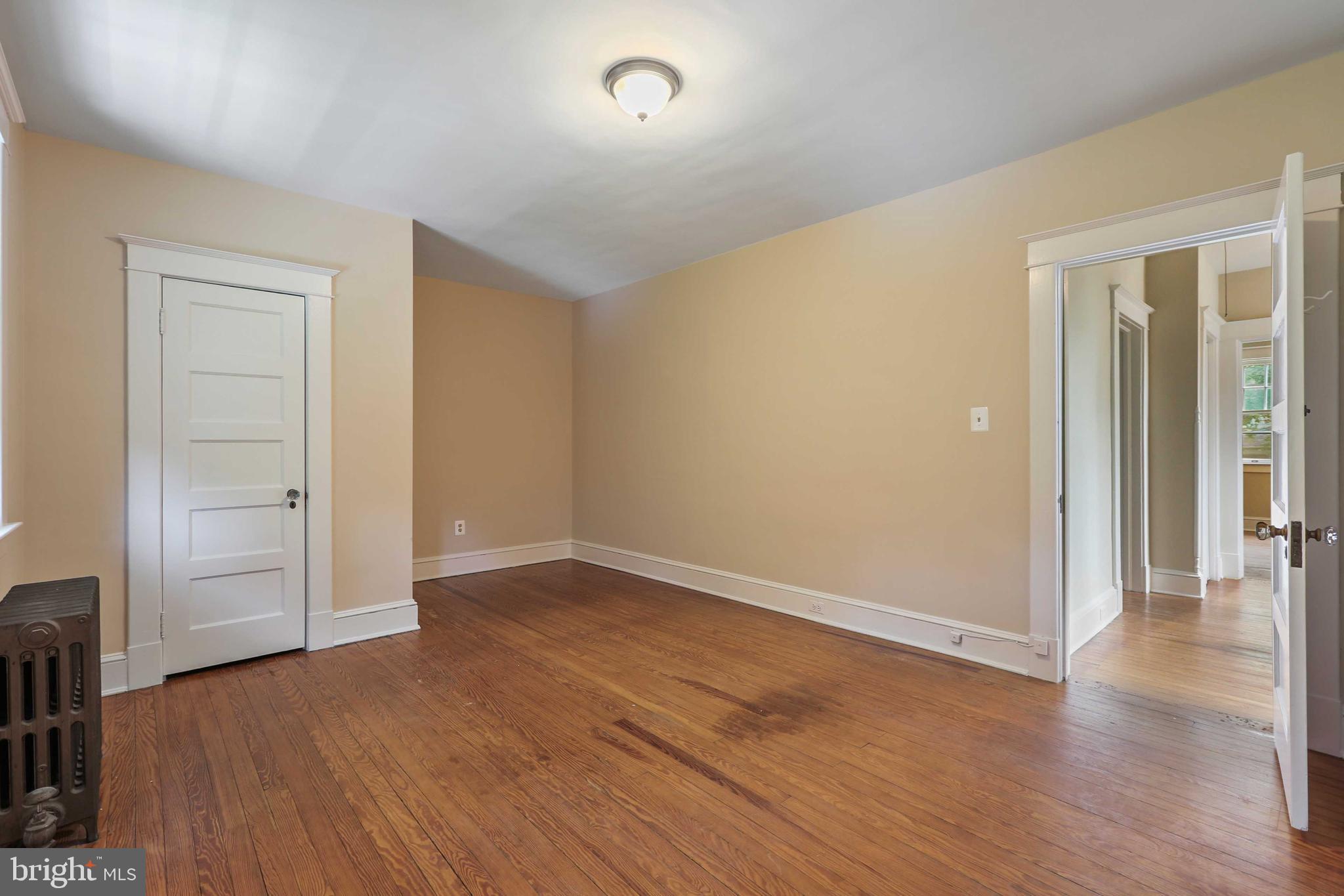 506 Westgate Road Baltimore, MD 21229 - Photo 35 of 60 Nook for a desk or armoire in 3rd bedroom