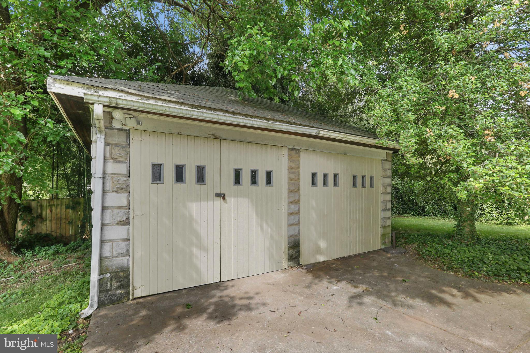506 Westgate Road Baltimore, MD 21229 - Photo 38 of 60 2-car garage, 1/2 currently used as a workshop