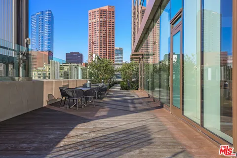 a house with view of outdoor space