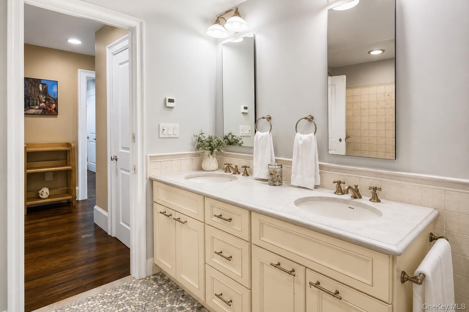 39 Cherry Lane Syosset, NY 11791 - Photo 27 of 43
