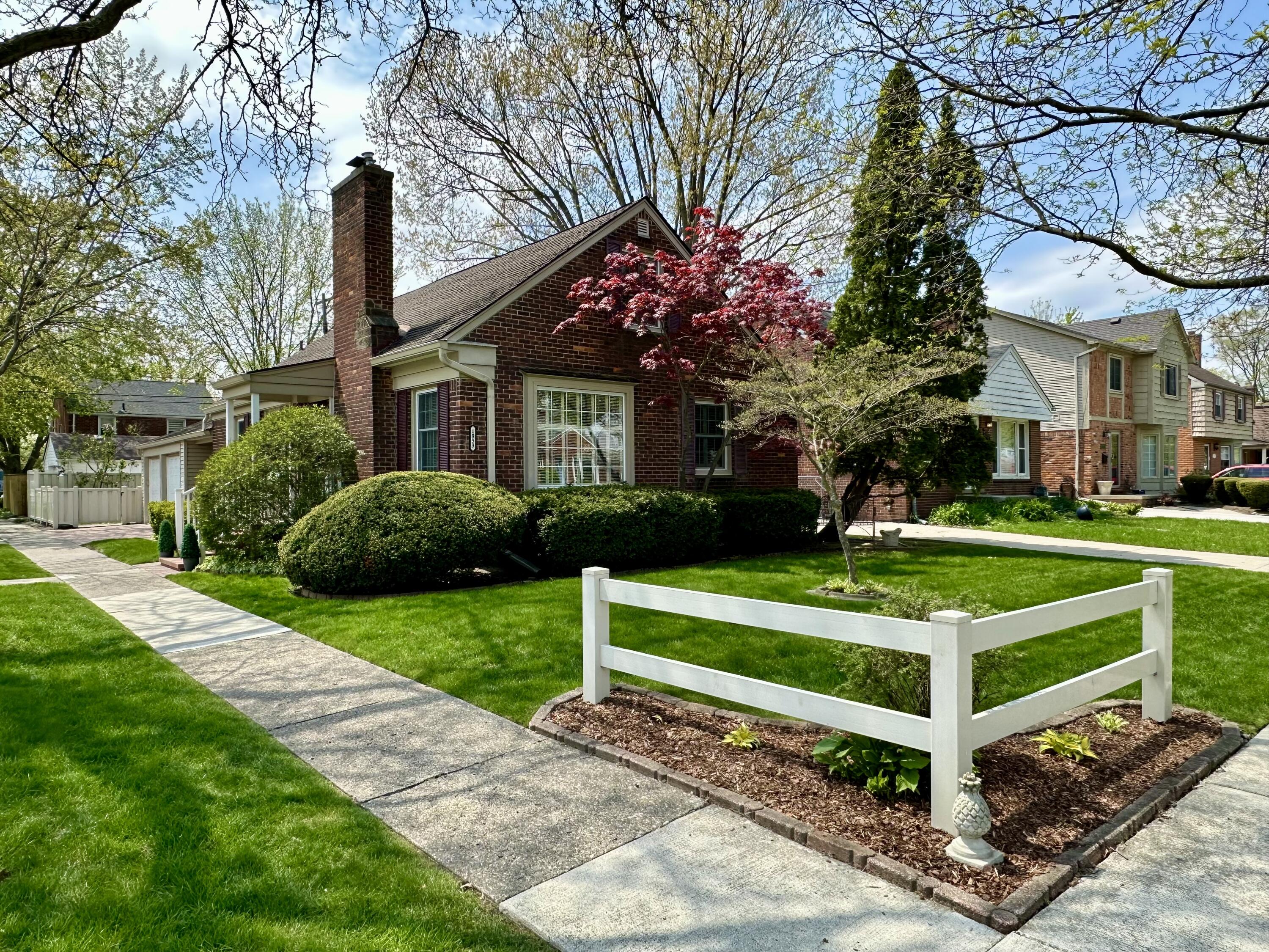 1953 Oxford Road Grosse Pointe, MI 48236 - Photo 4 of 34 Southeastern Elevation