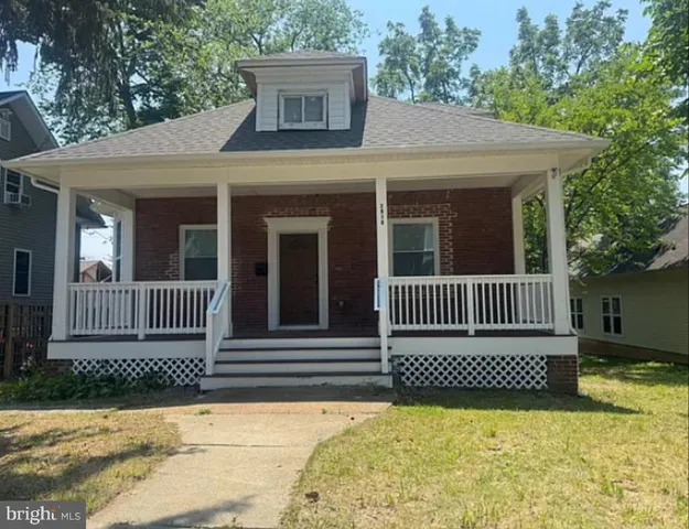 a view of a house with a small yard