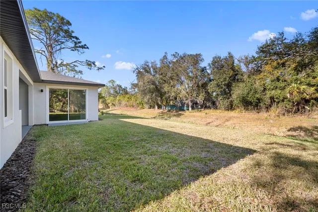 a view of back yard of the house