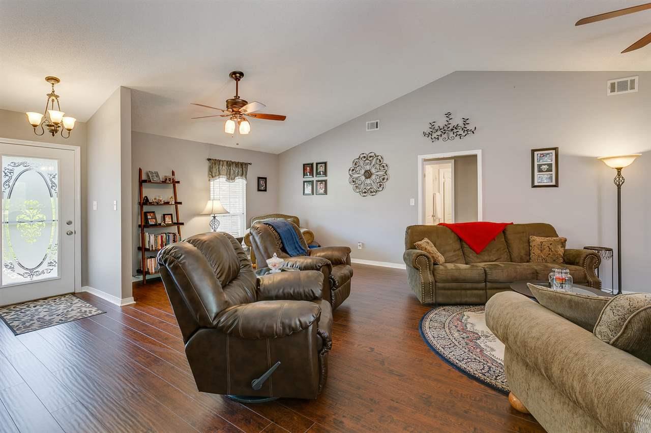 861 Copper Ridge Drive Cantonment, FL 32533 - Photo 9 of 43 Gallery Image 9
