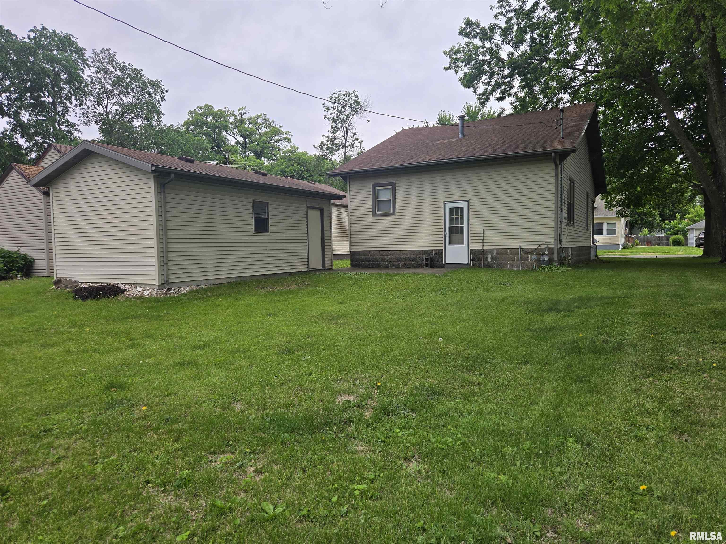 360 West Wells Street Bushnell, IL 61422 - Photo 14 of 15