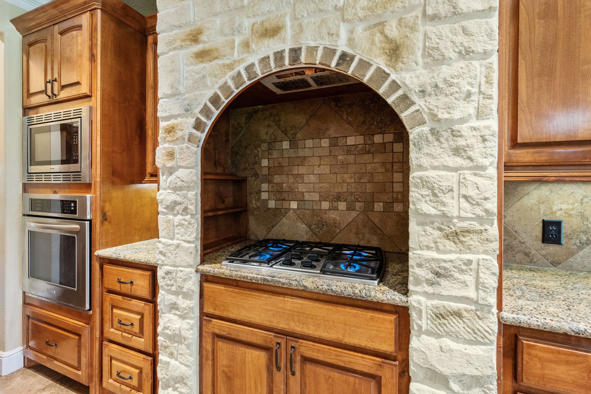 5041 Rimrock Pass Montgomery, TX 77316 - Photo 17 of 44 Gas cooktop with shelving on both sides
