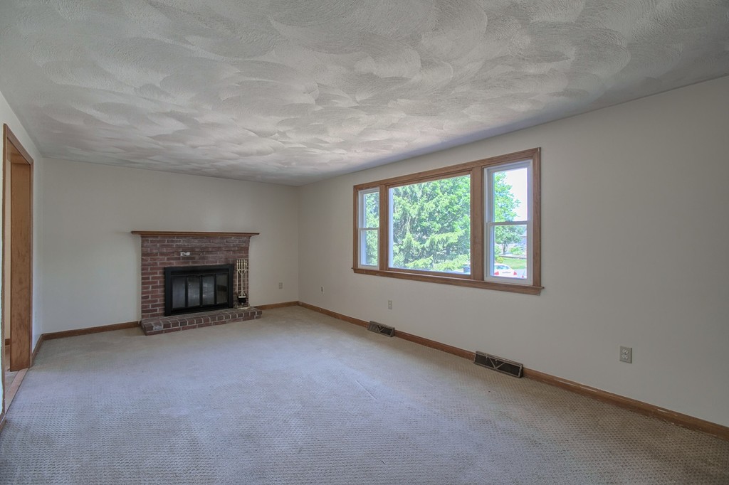 54 Magna Road Methuen, MA 01844 - Photo 6 of 22 Gallery Image 6