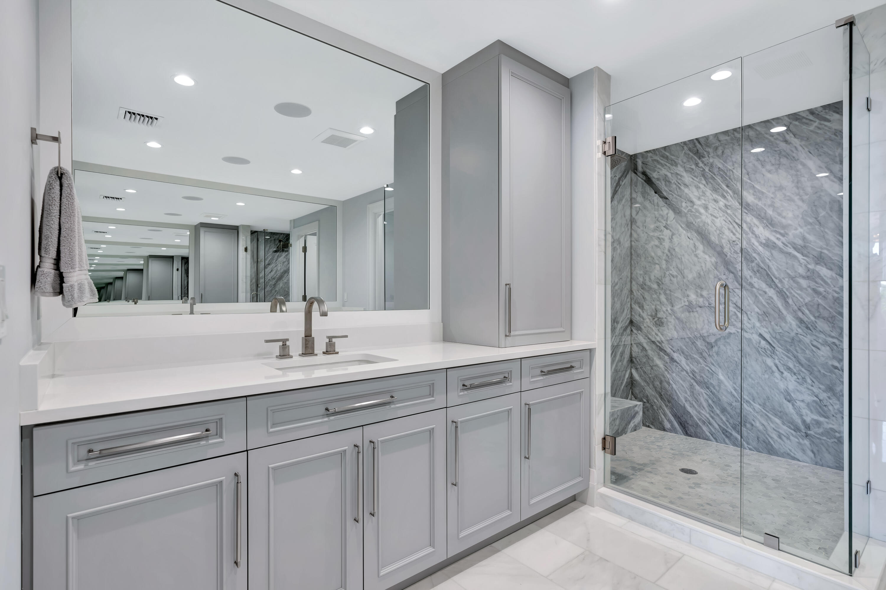 260 Eagle Drive Jupiter, FL 33477 - Photo 26 of 41 a bathroom with a shower sink and mirror