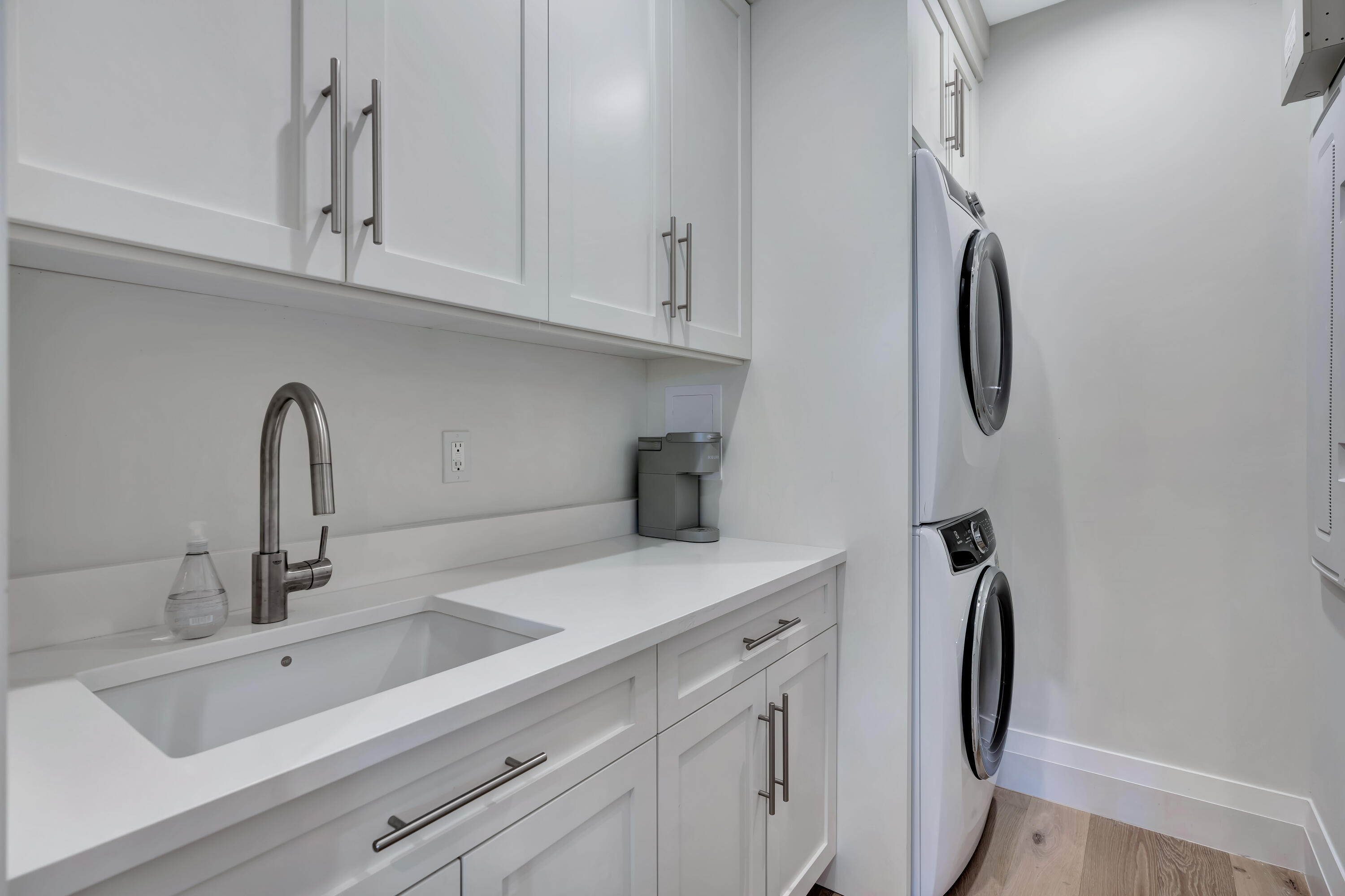 260 Eagle Drive Jupiter, FL 33477 - Photo 32 of 41 a close view of a sink and a vanity in a bathroom