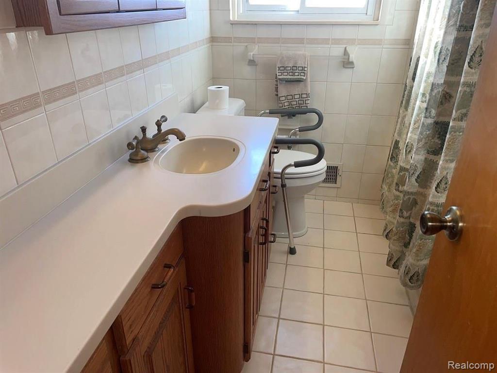 17971 Airport Road Fraser, MI 48026 - Photo 12 of 17 Gallery Image 12