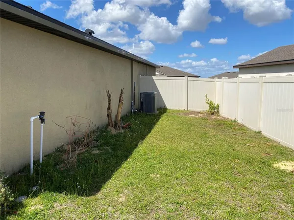 $275,000 | 1919 Amber Sweet Circle, Dundee, FL 33838